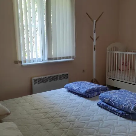 Lazur Karlovo 8 Street Free Parking Апартаменты *